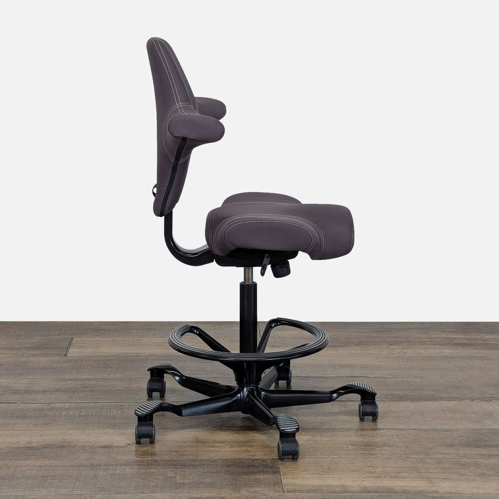 2. Side view of the HAG H8106 ergonomic chair, showcasing its flexible seat and contoured backrest.