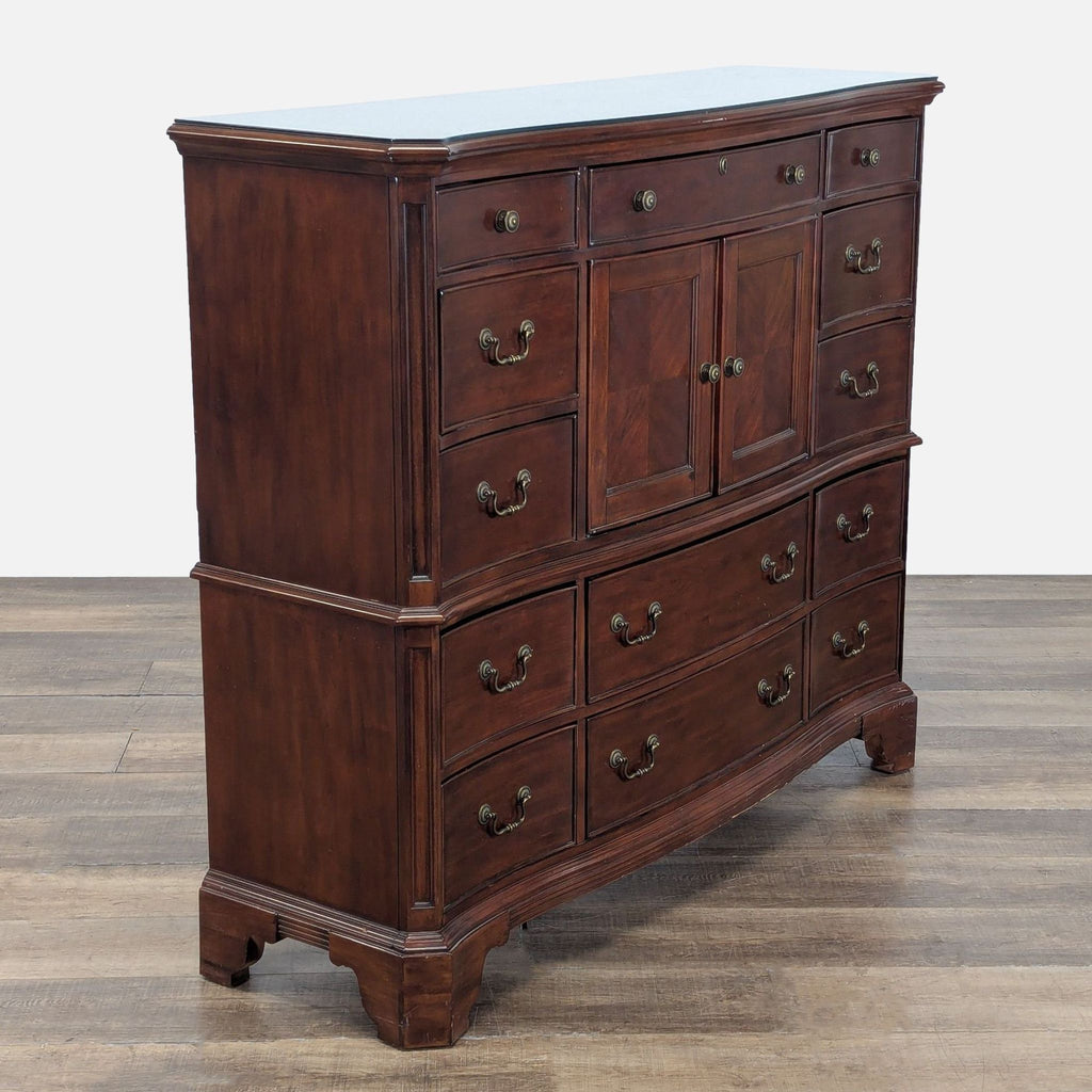 Dresser is fully functional and spacious.
Please donate if you can or sell it