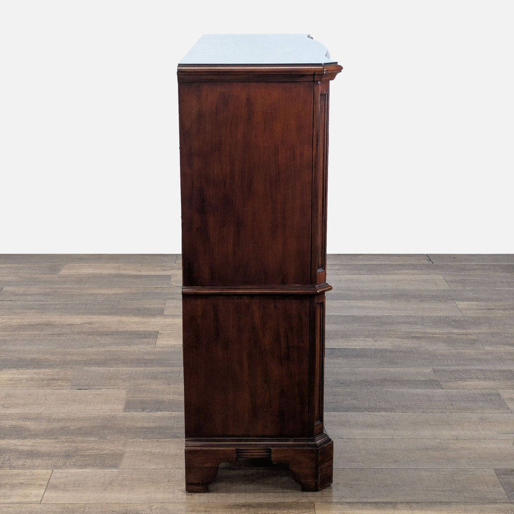 Dresser is fully functional and spacious.
Please donate if you can or sell it