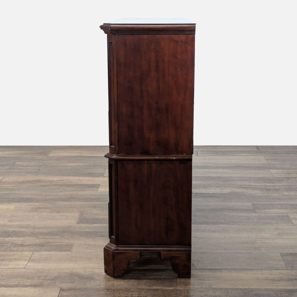 Dresser is fully functional and spacious.
Please donate if you can or sell it