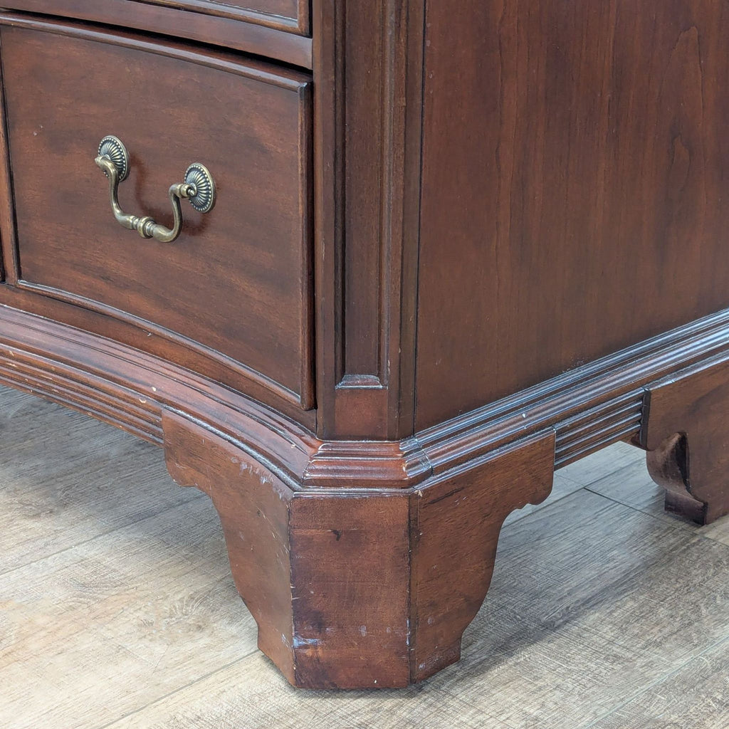 Dresser is fully functional and spacious.
Please donate if you can or sell it