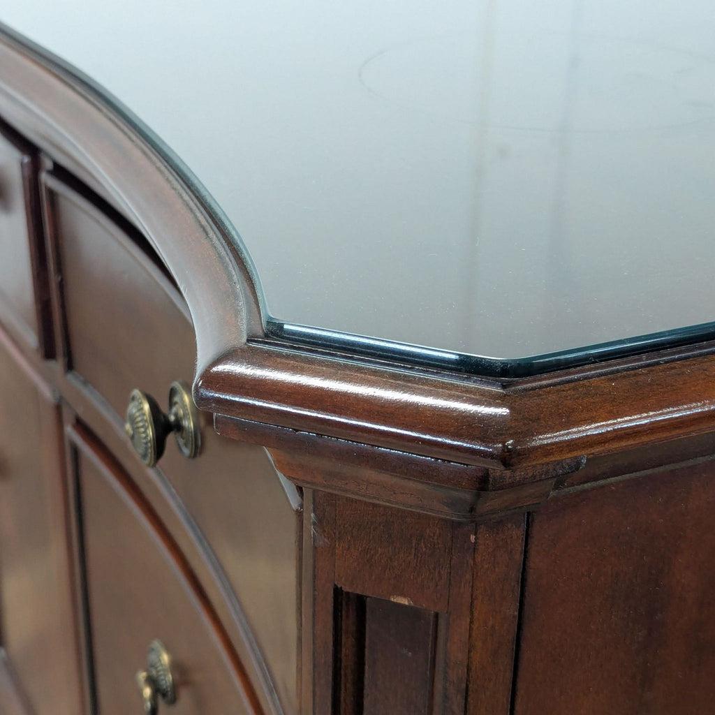 Dresser is fully functional and spacious.
Please donate if you can or sell it