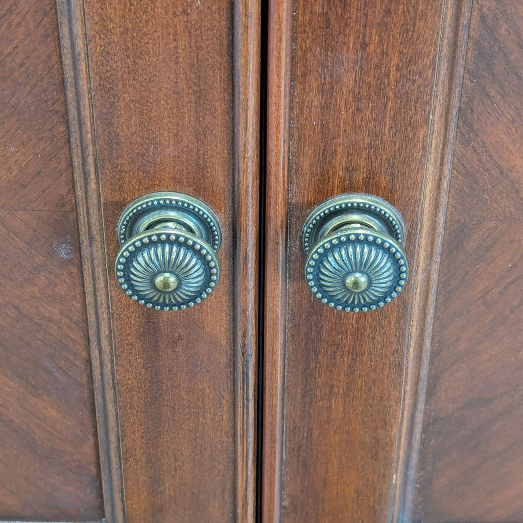 Dresser is fully functional and spacious.
Please donate if you can or sell it