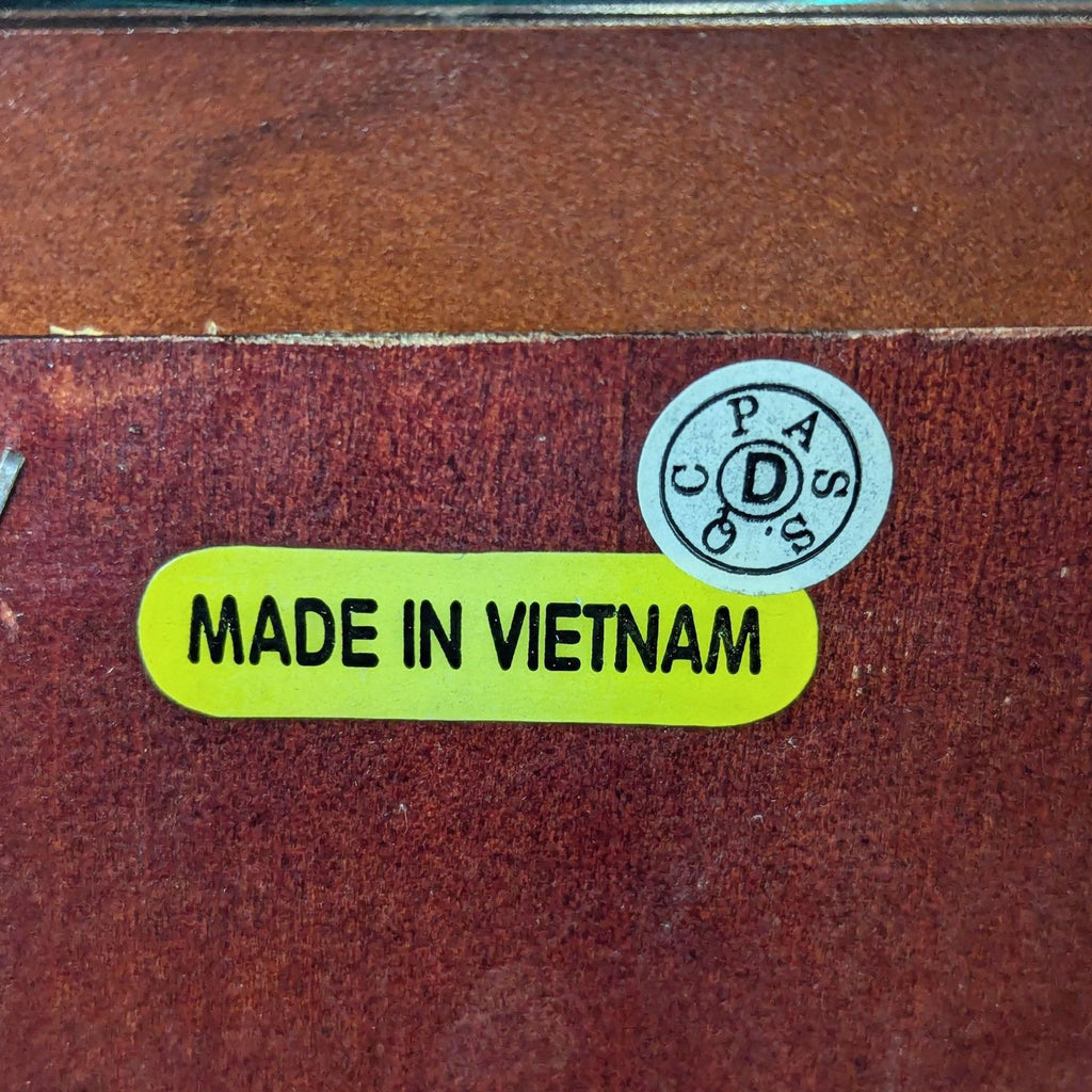 Dresser is fully functional and spacious.
Please donate if you can or sell it