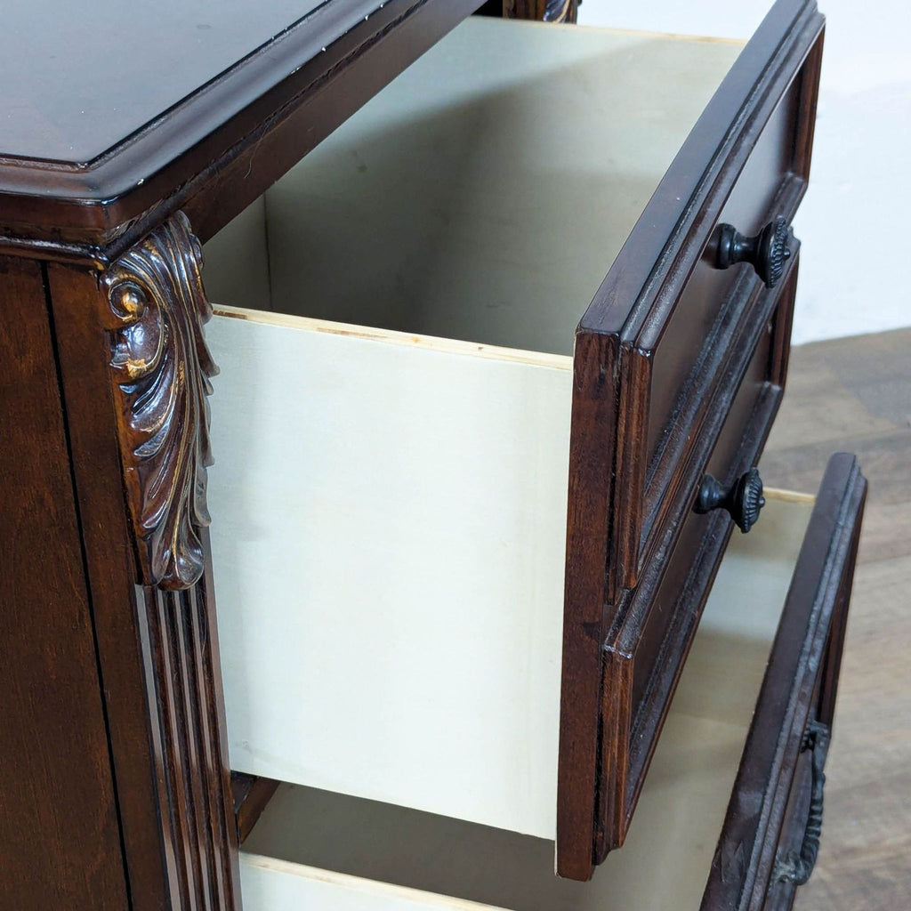 Ashley Furniture Leahlyn Nightstand
