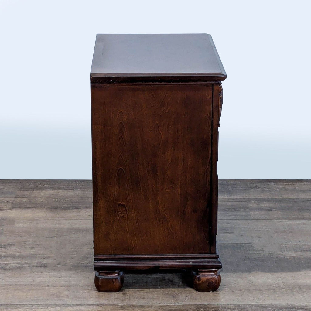 Ashley Furniture Leahlyn Nightstand