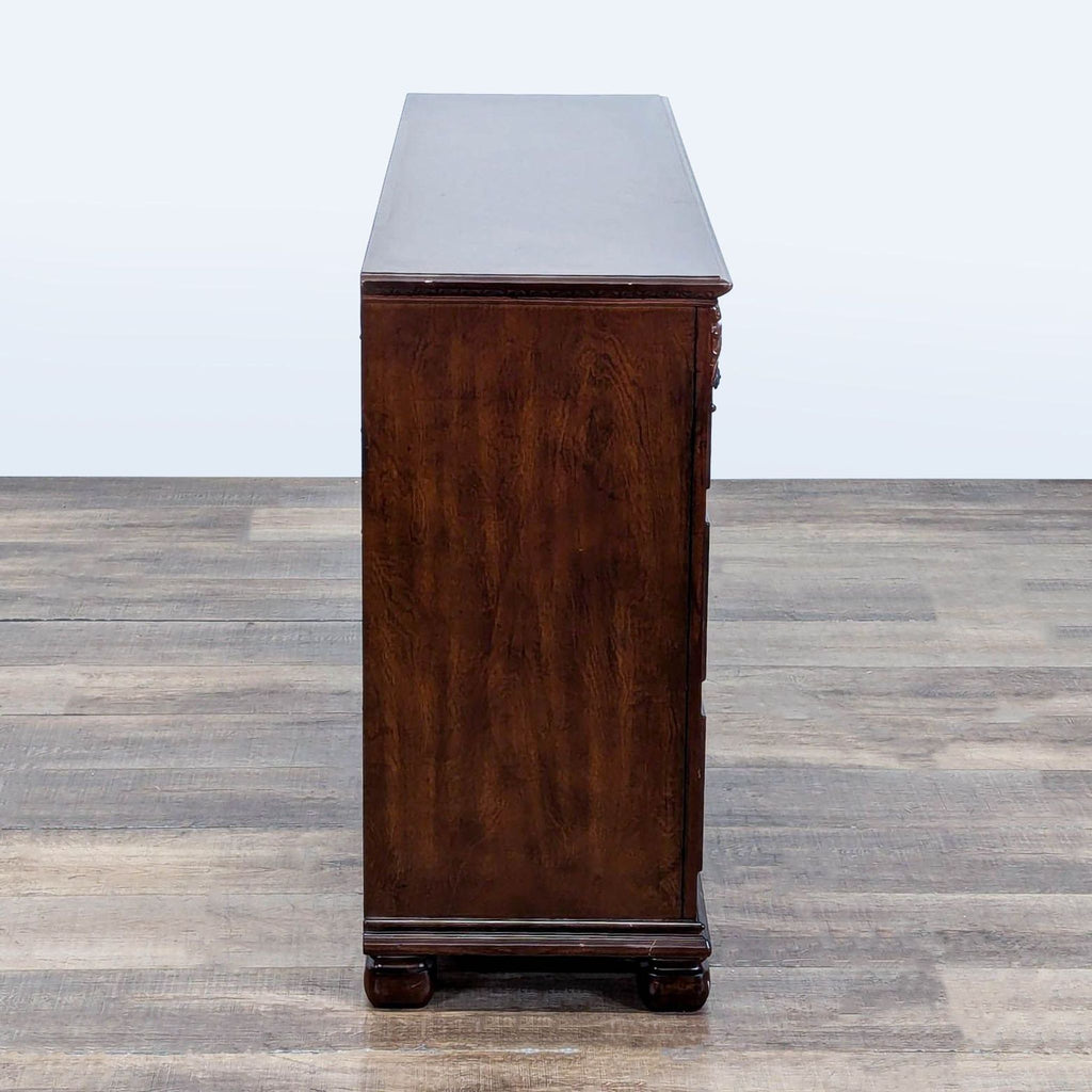 Ashley Furniture Leahlyn Traditional 7-Drawer Dresser