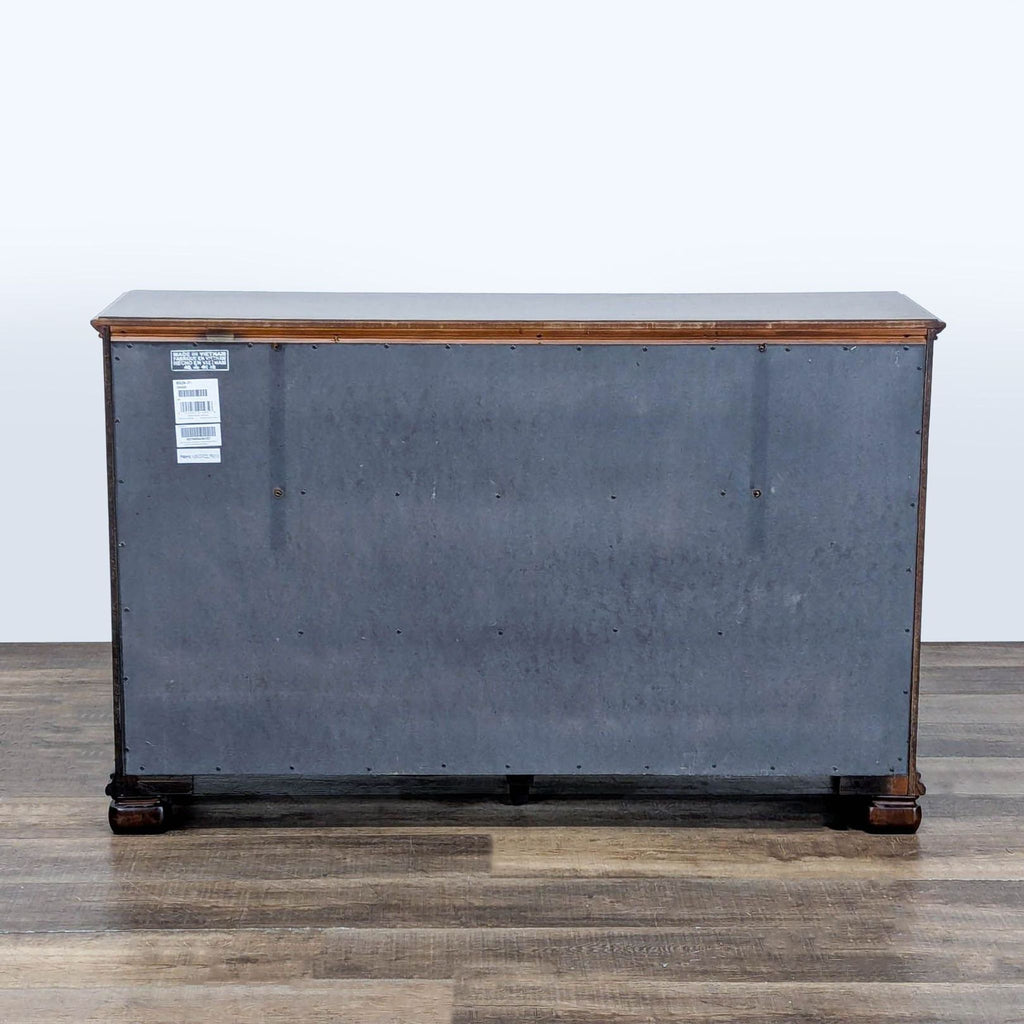 Ashley Furniture Leahlyn Traditional 7-Drawer Dresser