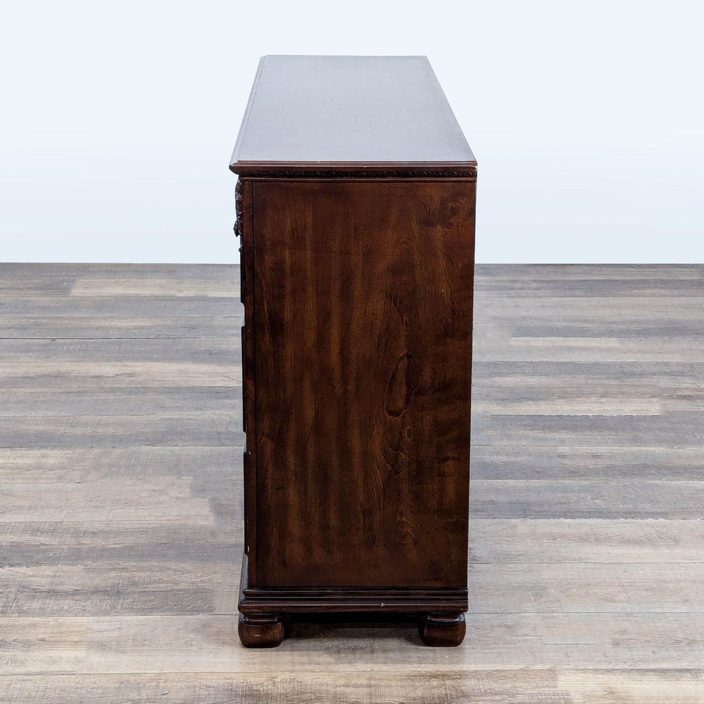 Ashley Furniture Leahlyn Traditional 7-Drawer Dresser