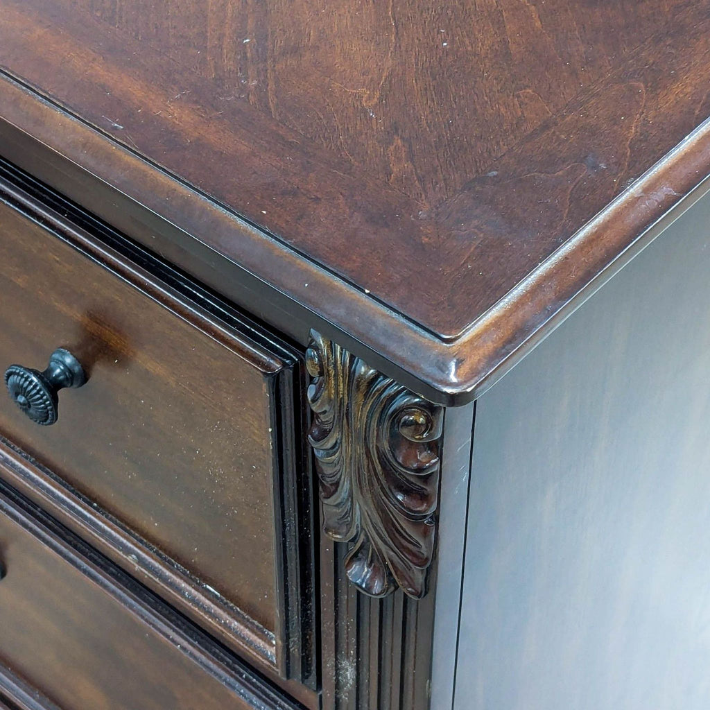 Ashley Furniture Leahlyn Traditional 7-Drawer Dresser