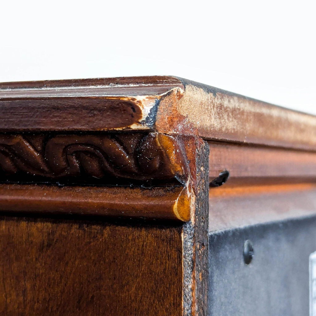 Ashley Furniture Leahlyn Traditional 7-Drawer Dresser