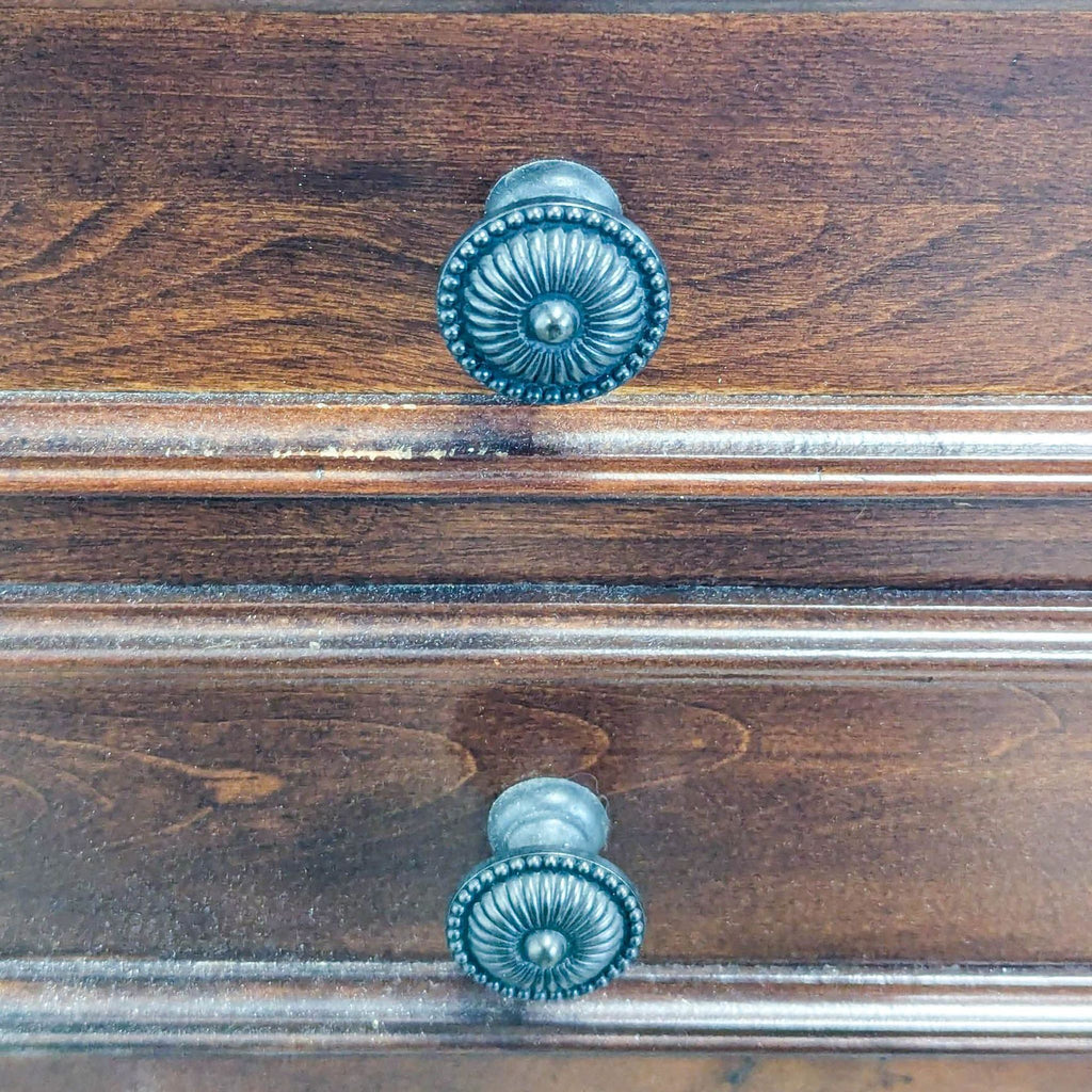 Ashley Furniture Leahlyn Traditional 7-Drawer Dresser