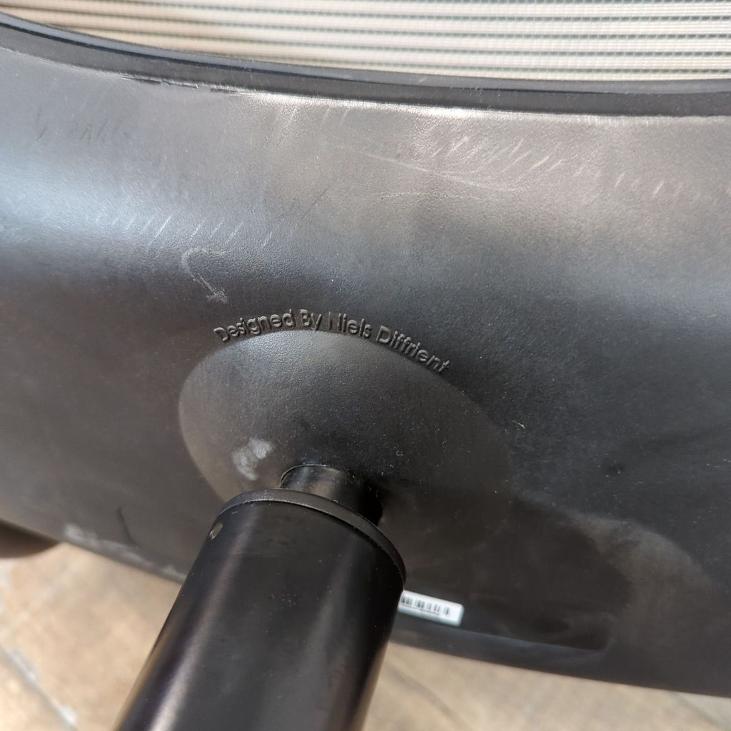 Human scale Different World Task Chair