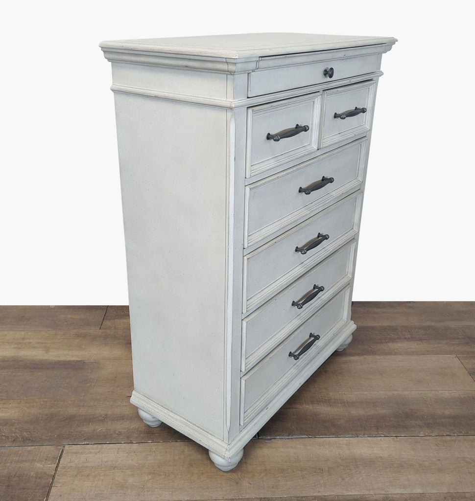 Ashley Furniture Kanwyn 7-Drawer Chest - Antique White