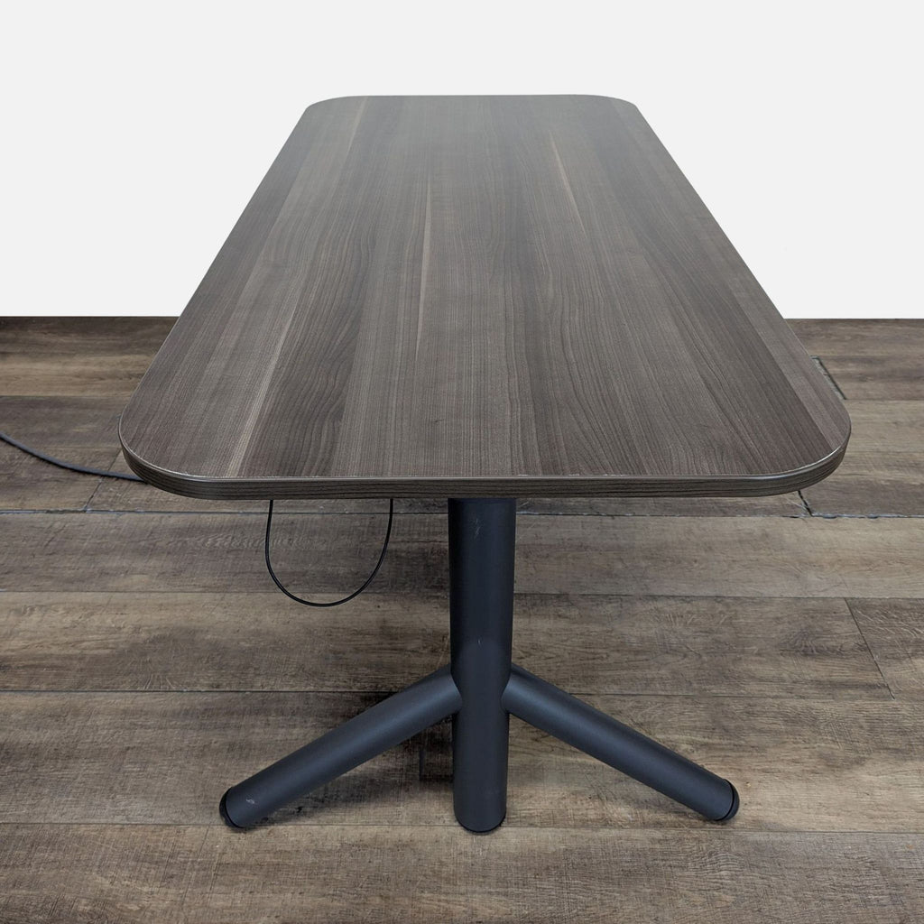 3. Side view of Steelcase desk featuring height adjustment, power integration, and mobile base features.