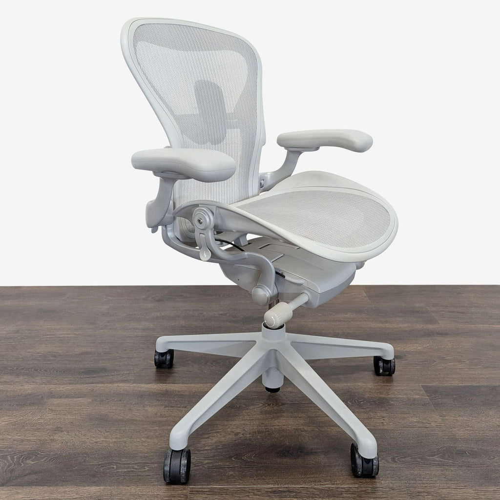 Herman Miller Aeron Chair Size A in Mineral