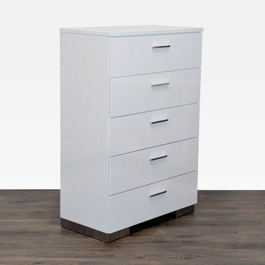 Coaster Felicity Modern 5-Drawer White Chest with Chrome Handles