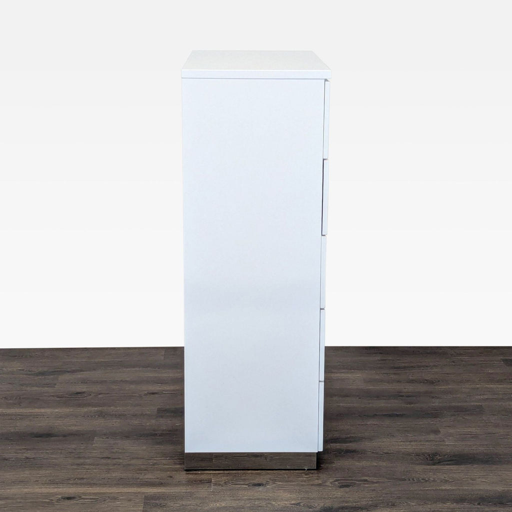 Coaster Felicity Modern 5-Drawer White Chest with Chrome Handles