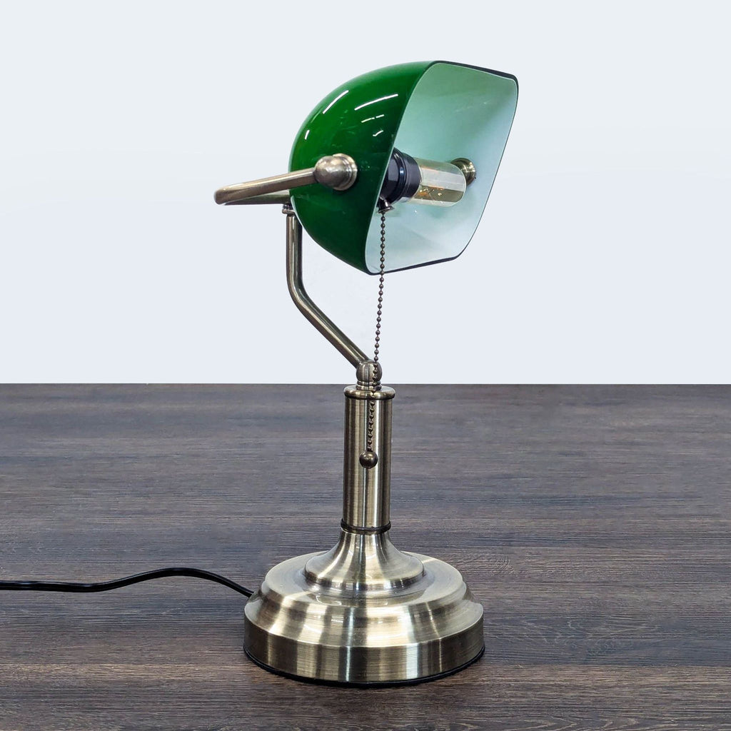 TorchStar Green Glass Bankers Desk Lamp with Pull Chain, Classic Lighting