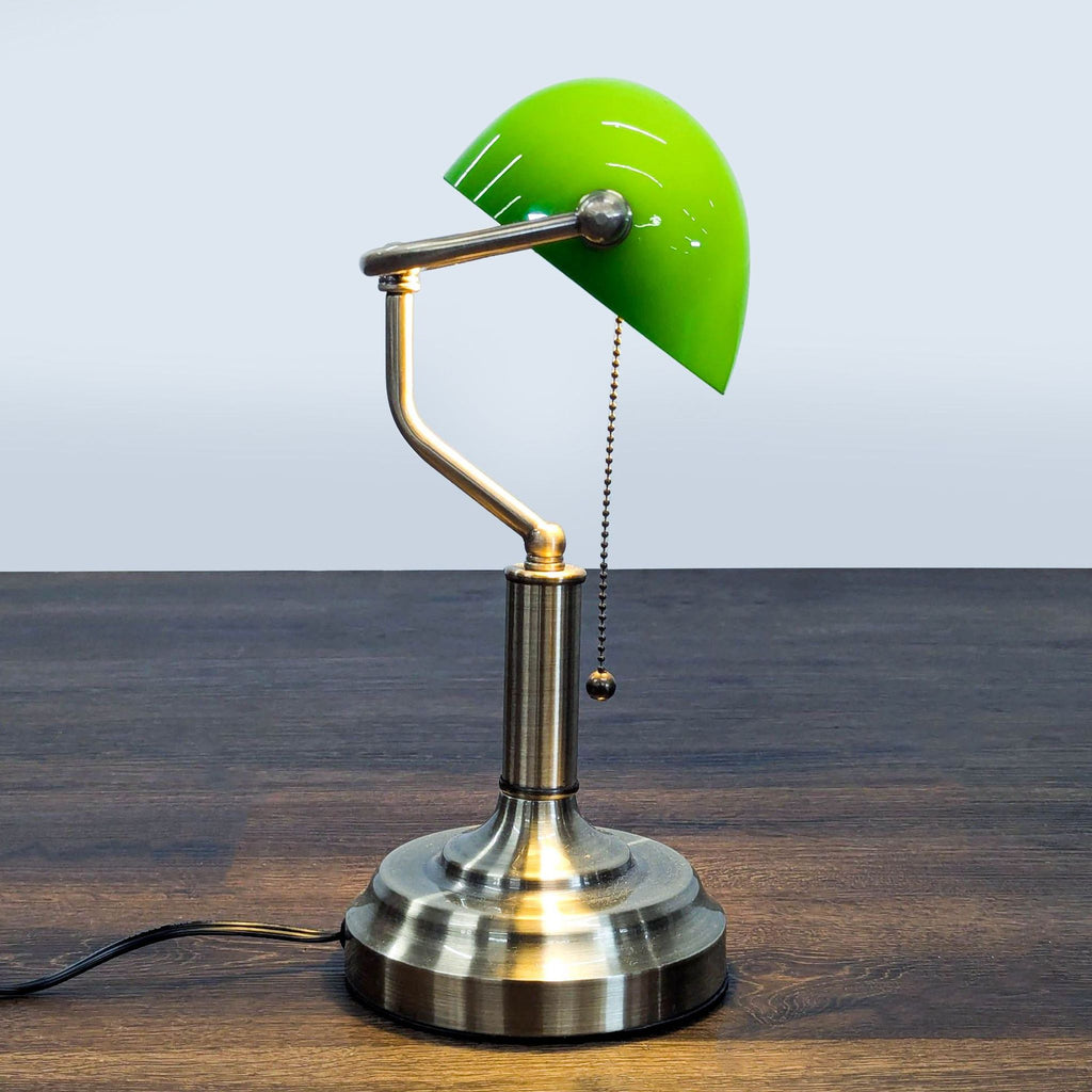 TorchStar Green Glass Bankers Desk Lamp with Pull Chain, Classic Lighting