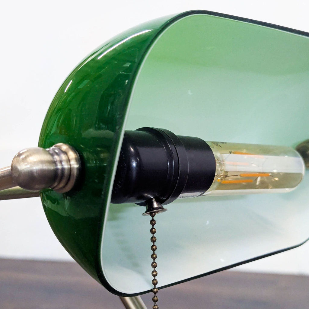 TorchStar Green Glass Bankers Desk Lamp with Pull Chain, Classic Lighting