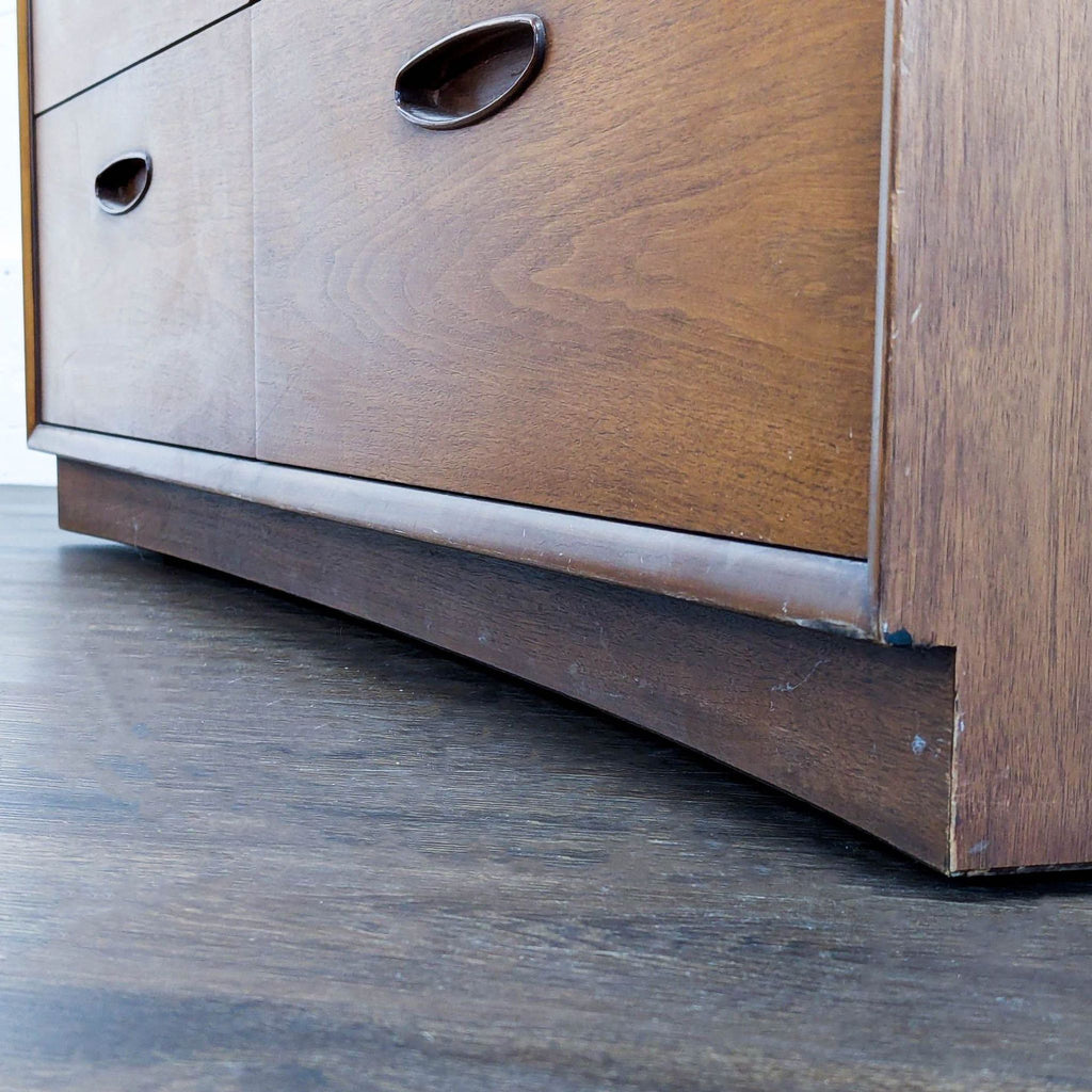 Henredon Vintage 8-Drawer Mid-Century Modern Dresser - Solid Wood Storage