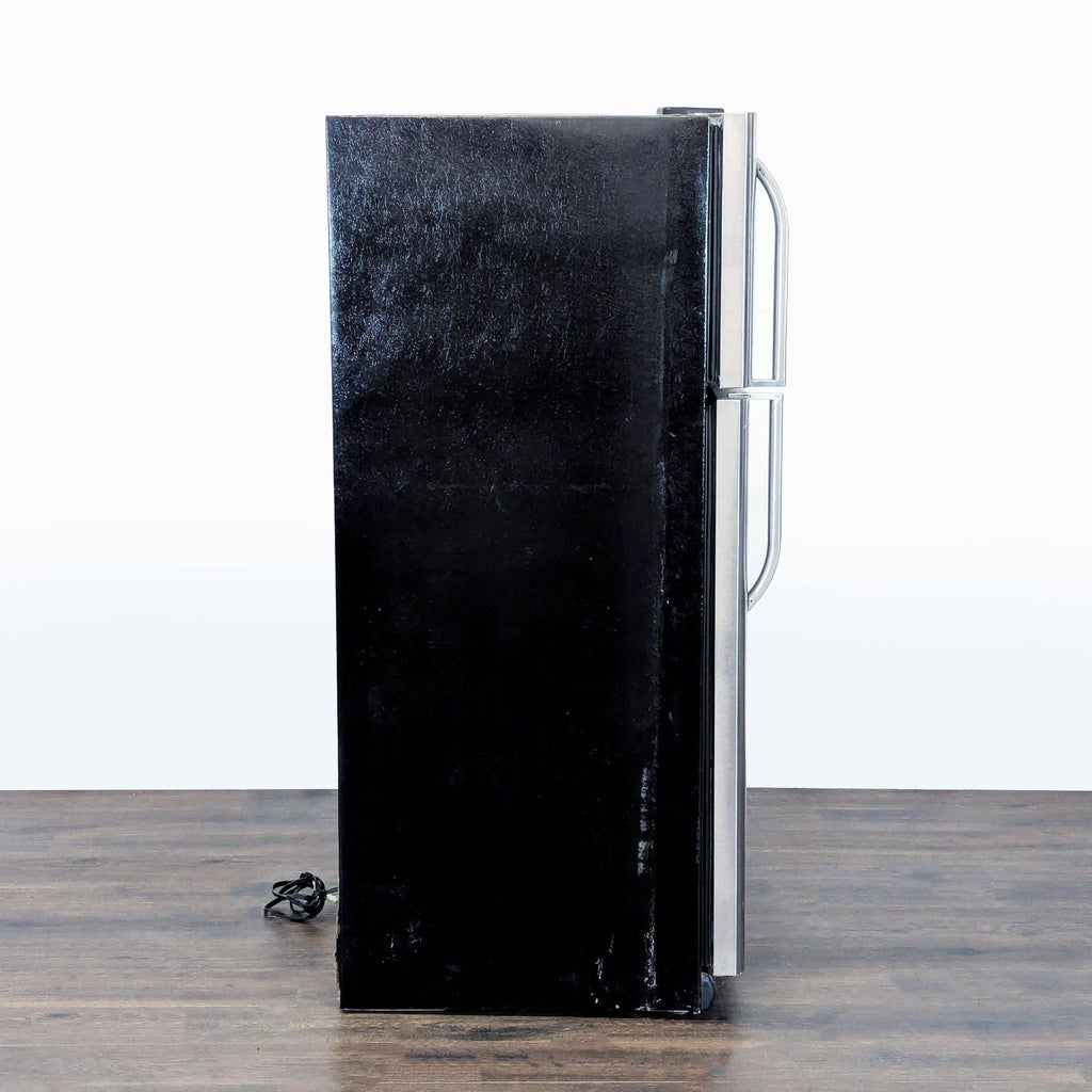 Frigidaire Stainless Steel Top Freezer Refrigerator - Spacious Interior