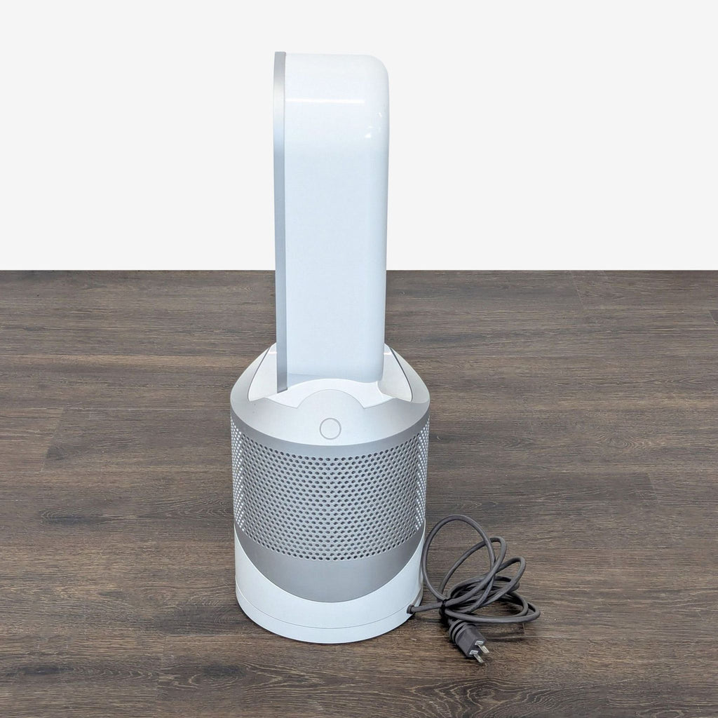 Bladeless Dyson heater and air purifier, in good condition, suitable for heating and purifying small to medium rooms.