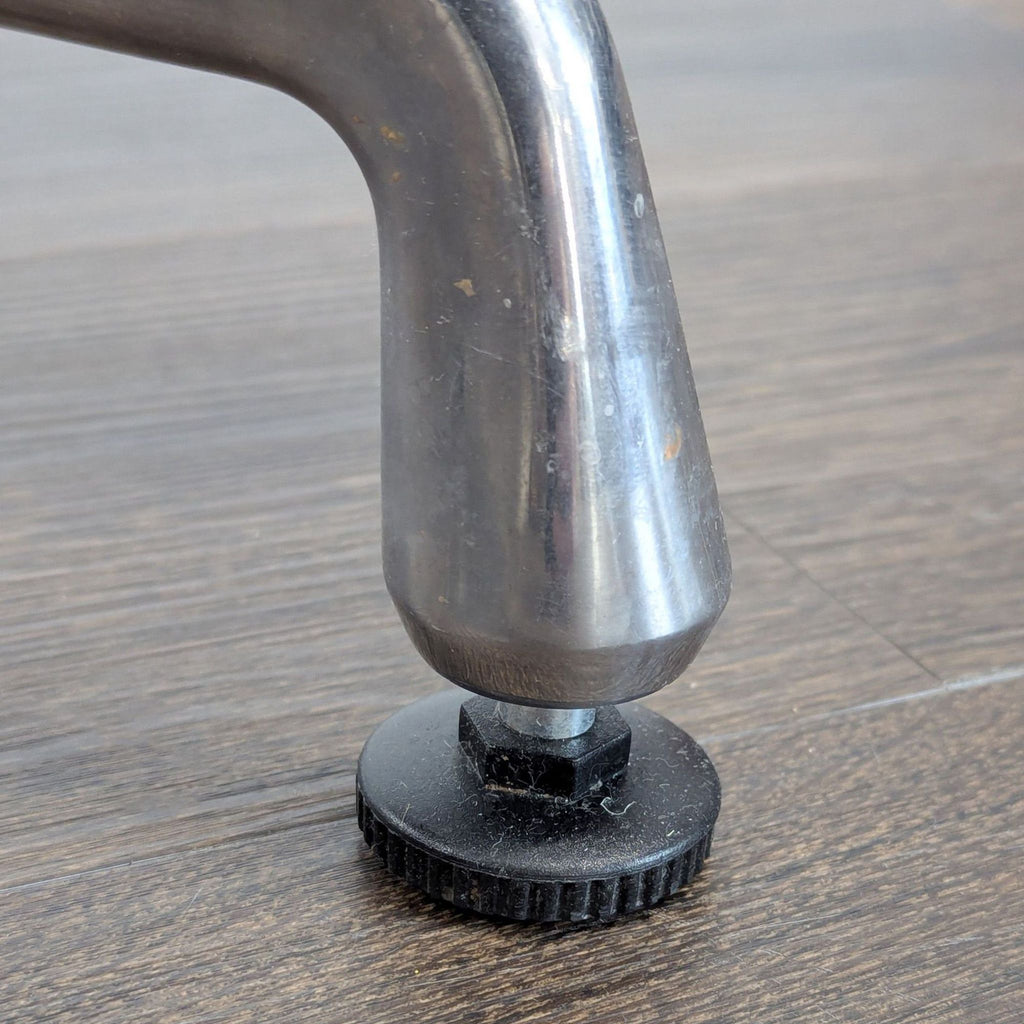 Certainly! However, it appears you haven't provided the images or their full description. Could you please upload the images or share the full description of the item? That will help me generate accurate and relevant alt text for you.