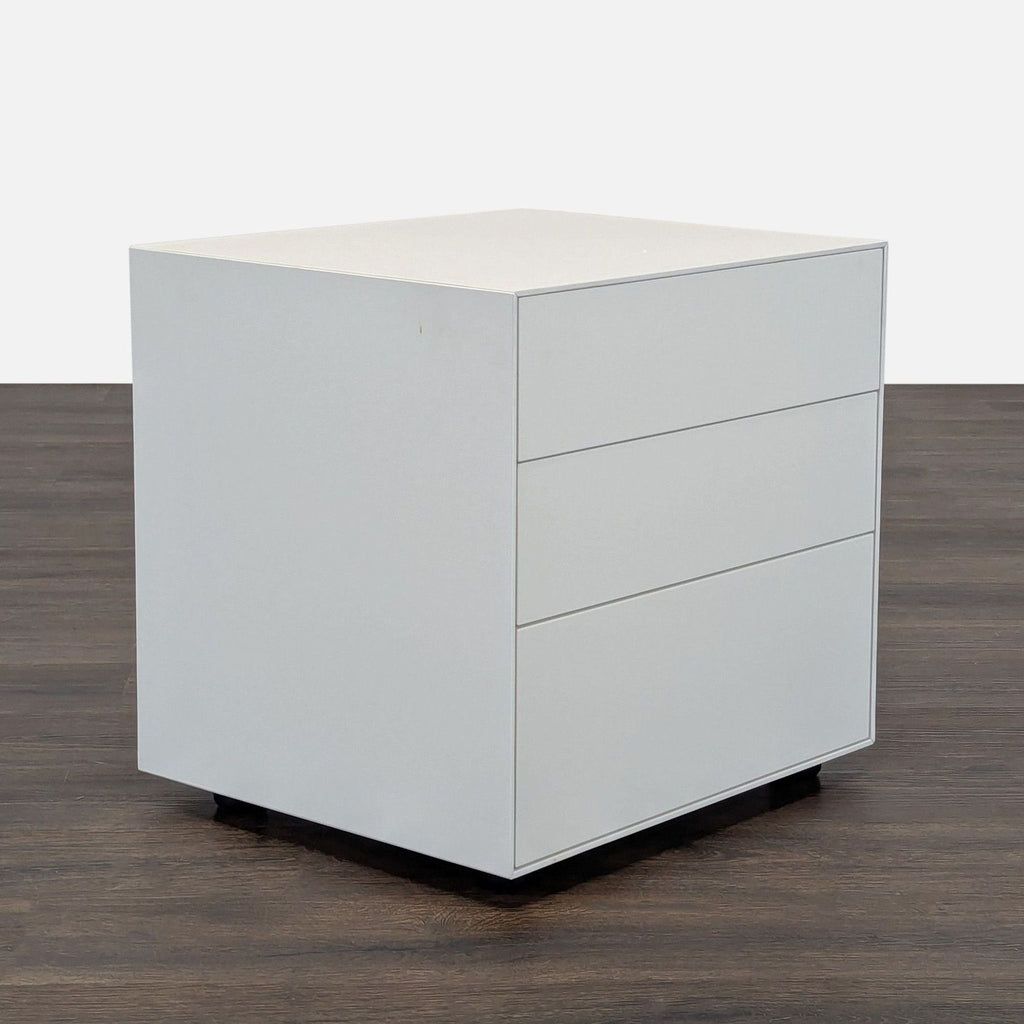 Treku Lauki Bedside Table