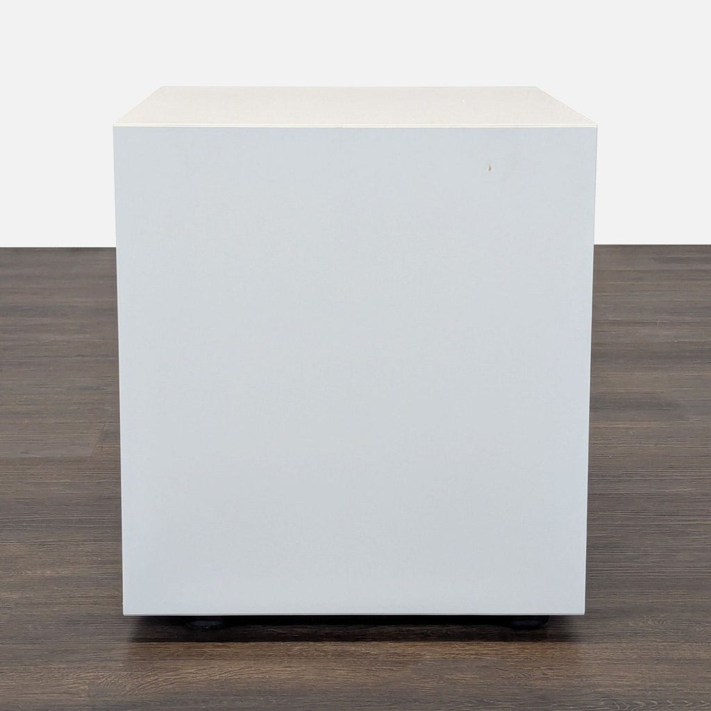 Treku Lauki Bedside Table