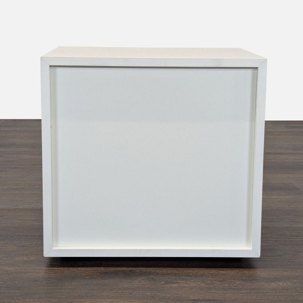 Treku Lauki Bedside Table