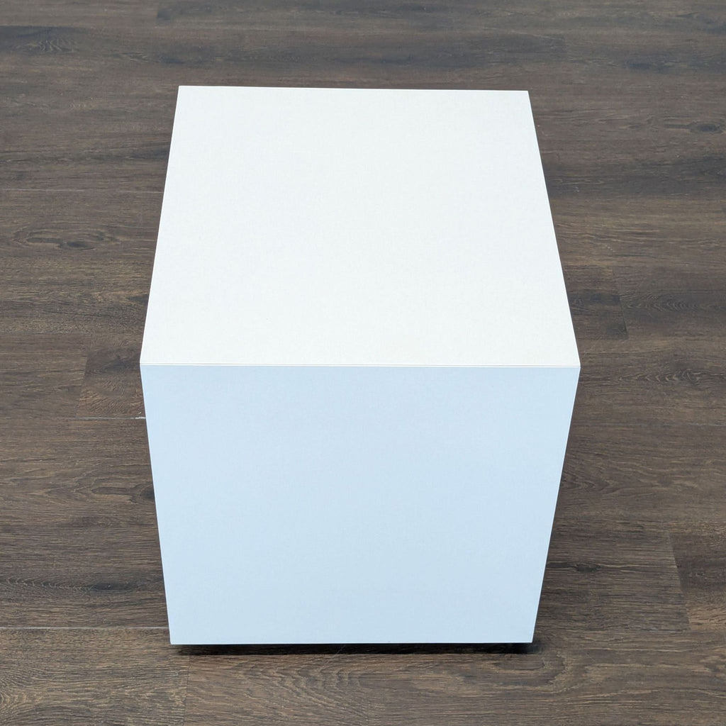 Treku Lauki Bedside Table