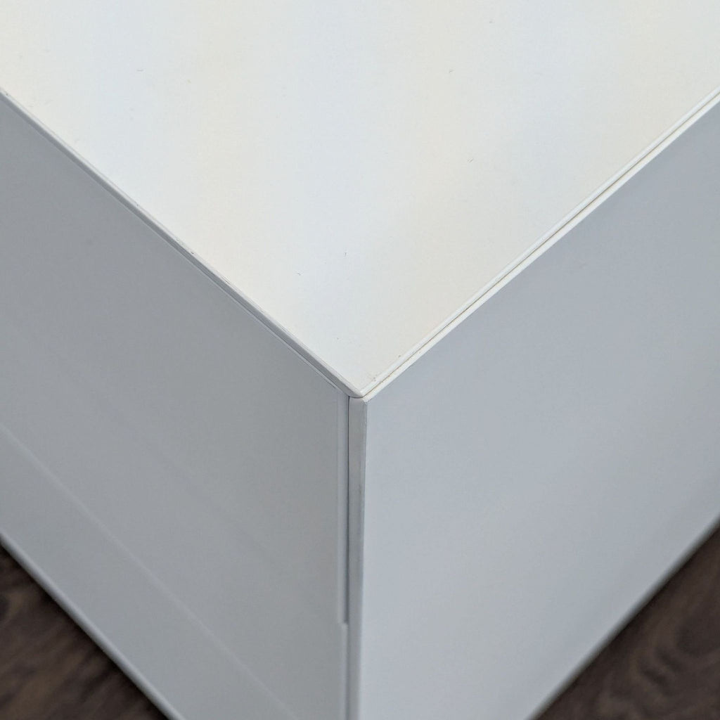 Treku Lauki Bedside Table