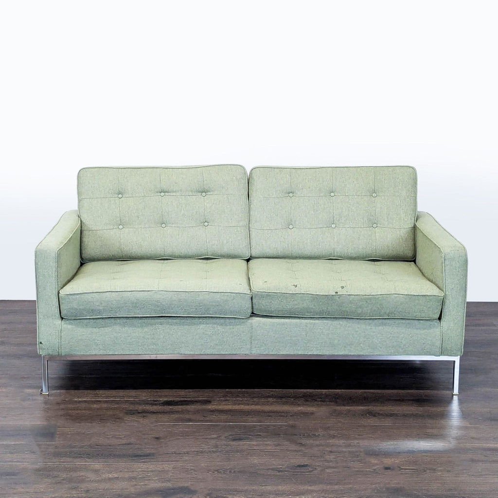 Certainly! However, I notice you haven't provided the images or a complete description of the item. If you upload the images or provide the item's full description, I'd be able to create accurate alt texts for you.