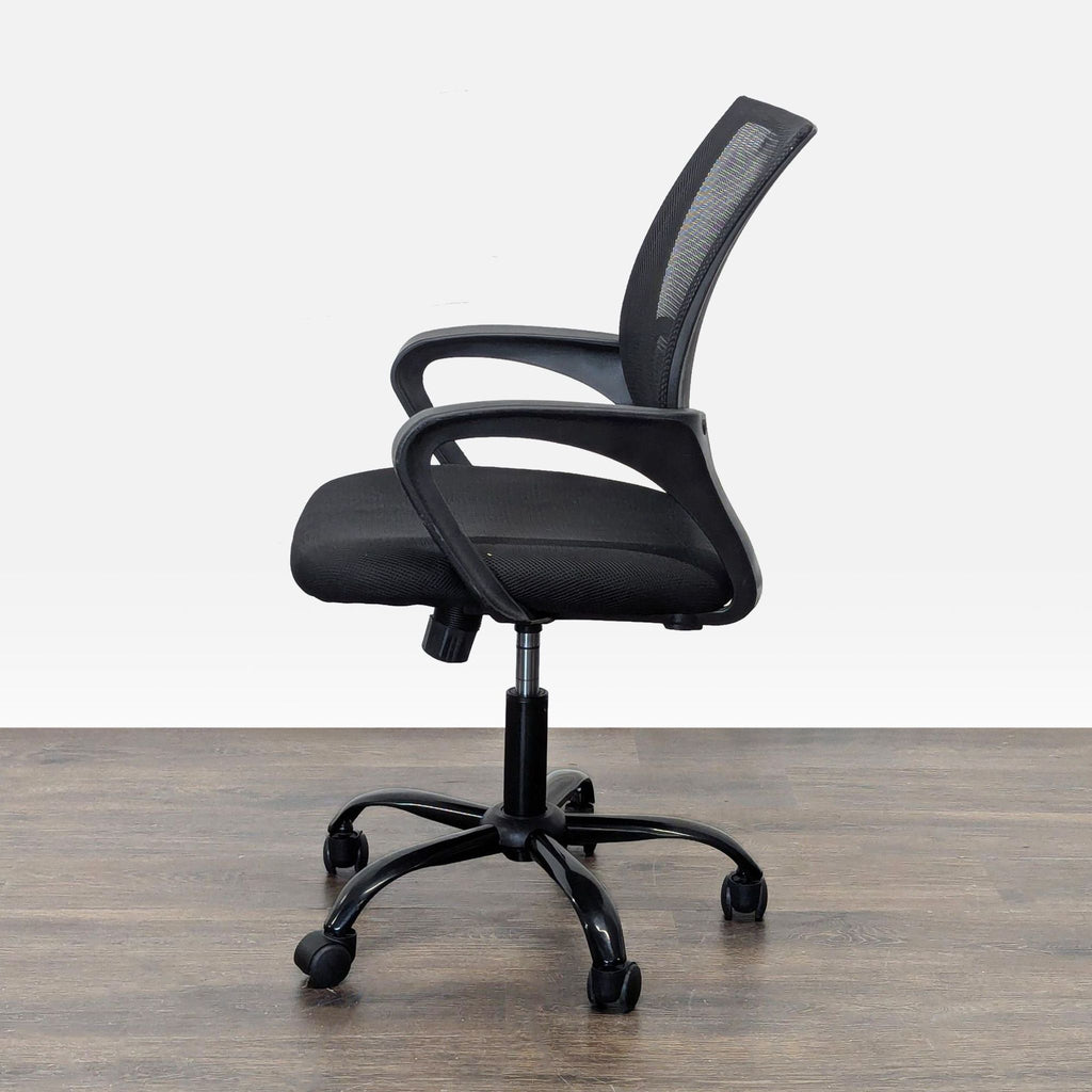 Ergonomic Mesh Office Chair with Adjustable Height and Armrests