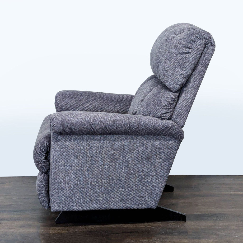 La-Z-Boy Plush Reclining Lounge Chair – Ultimate Comfort