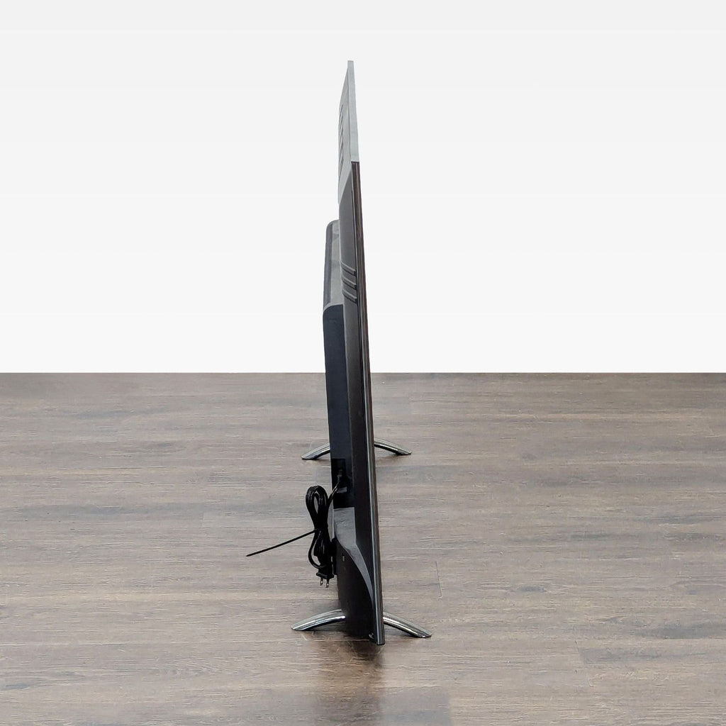 TCL Roku Smart TV 43" – Easy Streaming, HDMI, Great Condition