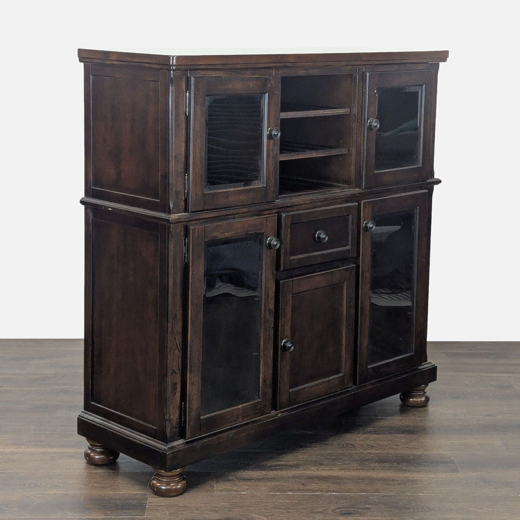 Porter Dining Server
