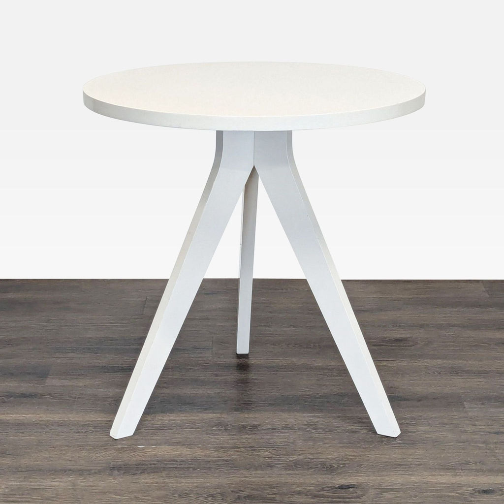 Certainly! However, it looks like you haven't uploaded or described the images. Please provide the images or a description of them, and I'll create three distinct alt texts as requested.