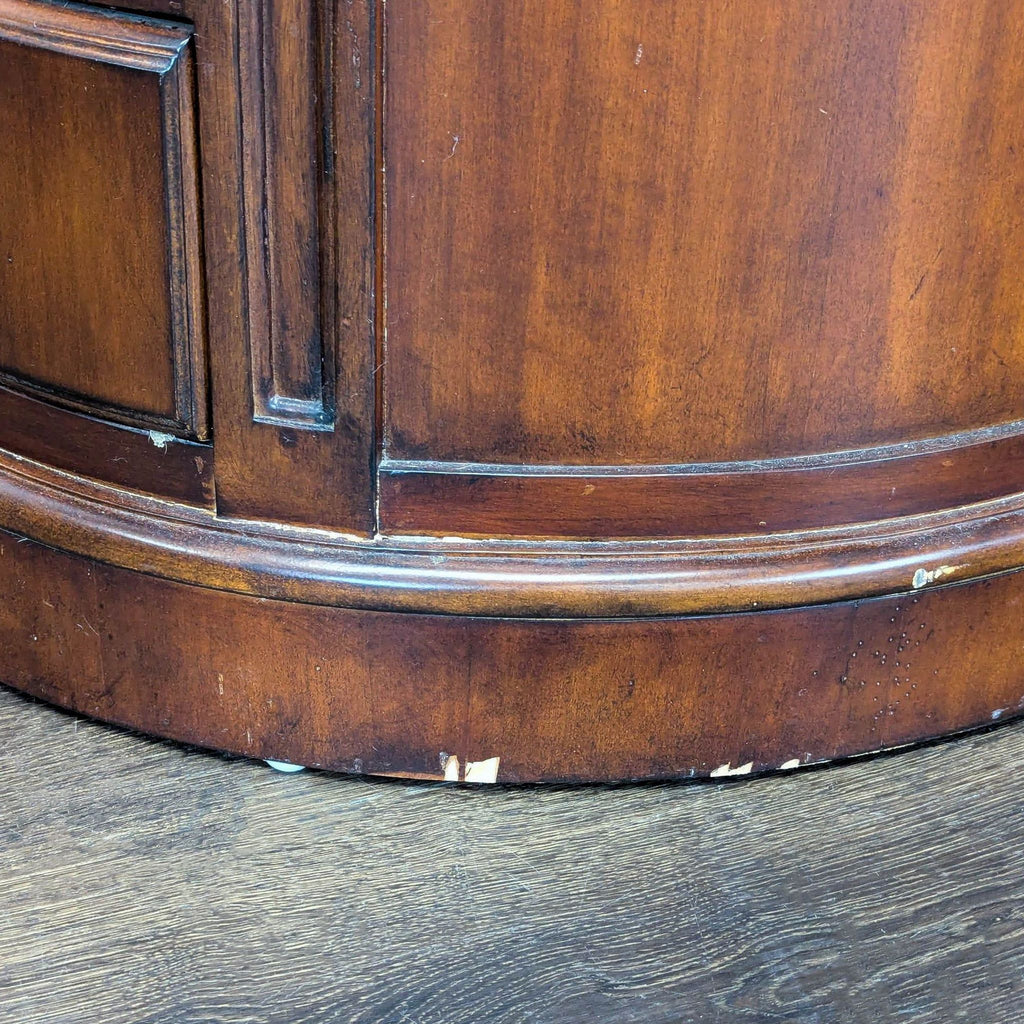 Hekman Oval Drum Table