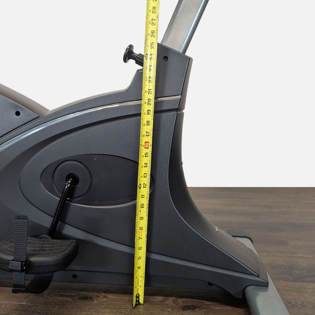 TRUE CS200 Commercial Upright Bike – Comfortable & Durable Gym Equipment