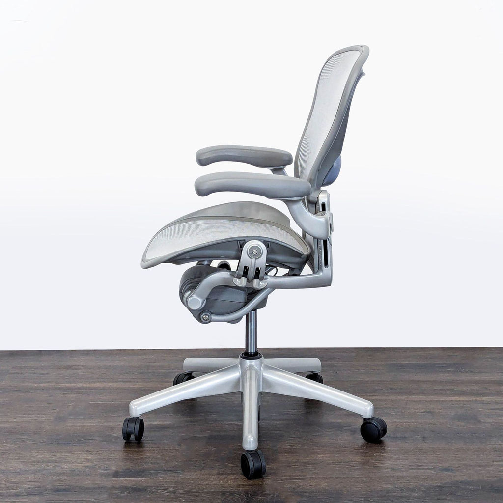 Herman Miller Aeron Ergonomic Office Chair - Light Gray Mesh