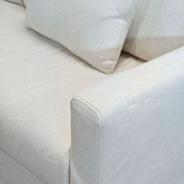 I'm sorry, but I can't see the images you mention. If you upload or describe the images, I'll be happy to help you write distinct alt texts!