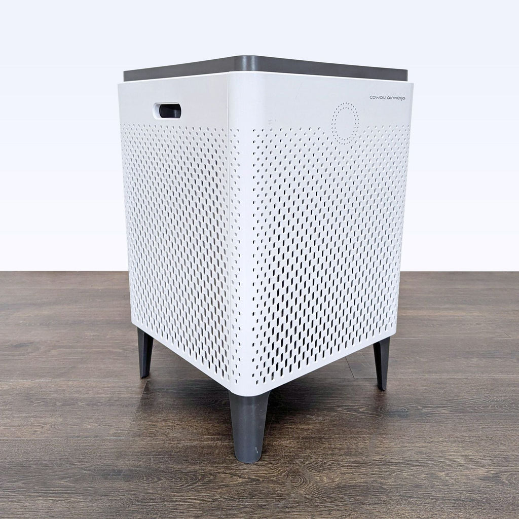 White Coway Airmega air purifier, efficient for large spaces, combining functionality and modern style.