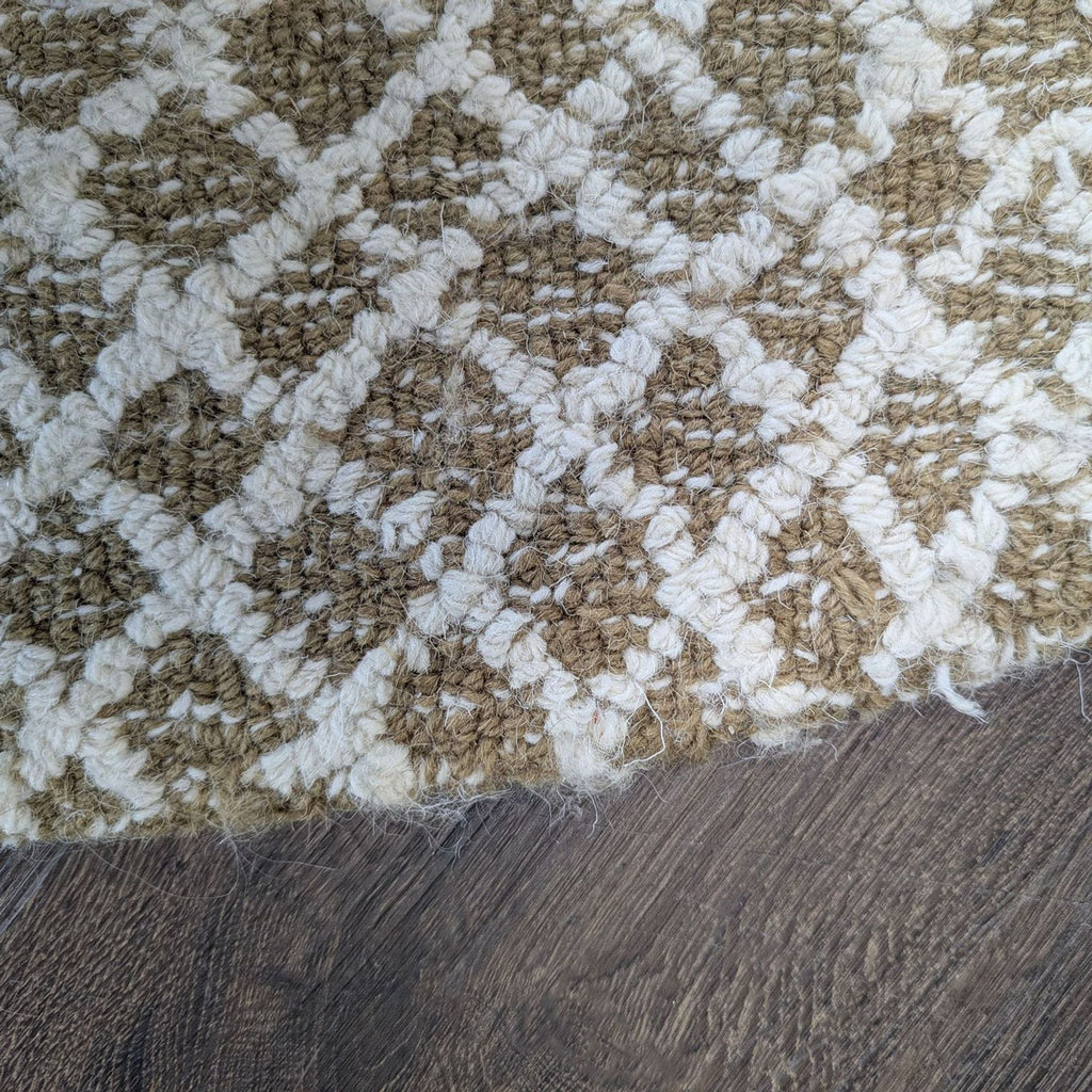 3. Edge of Safavieh beige and white geometric round rug, highlighting its detailed woven pattern and texture.