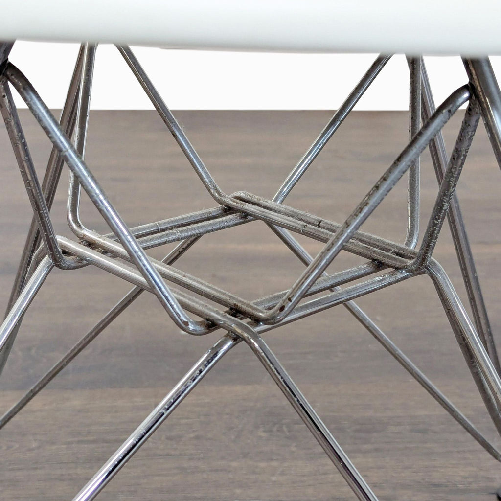 Eames Eolo Modern White Dining Set with Oval Table and 4 Eiffel Chairs
