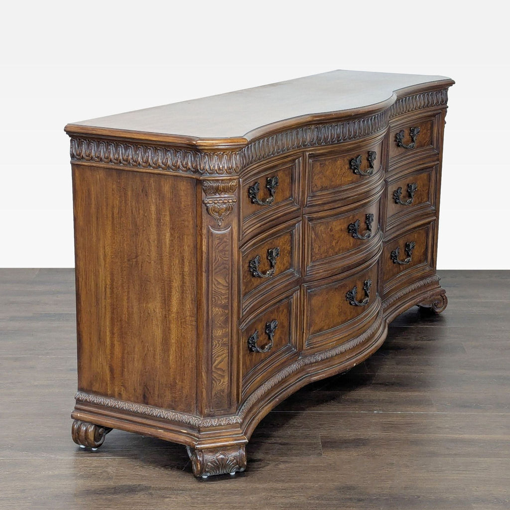 Drexel Heritage 9-Drawer Traditional Vintage Dresser