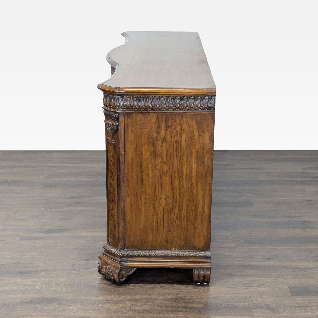 Drexel Heritage 9-Drawer Traditional Vintage Dresser