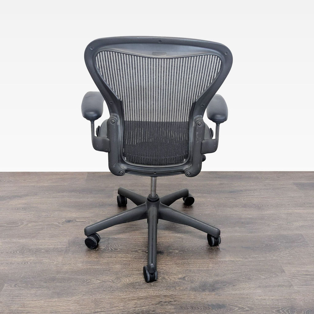 Herman Miller Aeron Ergonomic Mesh Office Chair - Adjustable Armrests